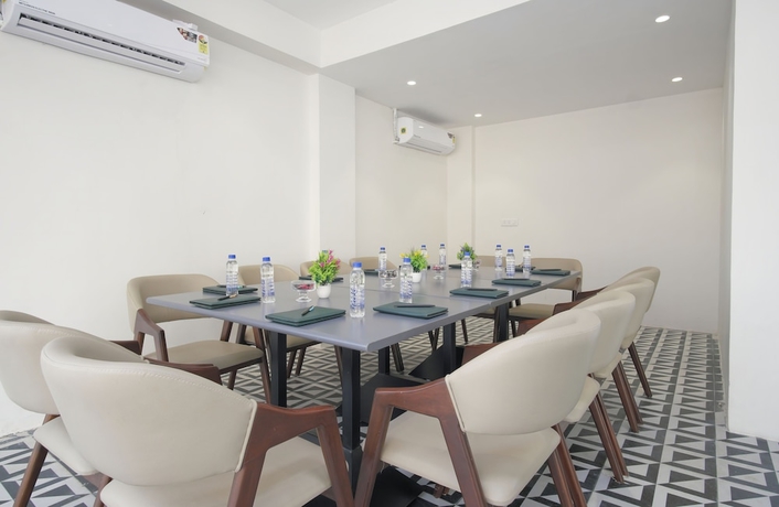 Imagen del bar/restaurante del Hotel Rishivans and Wellness. Foto 3