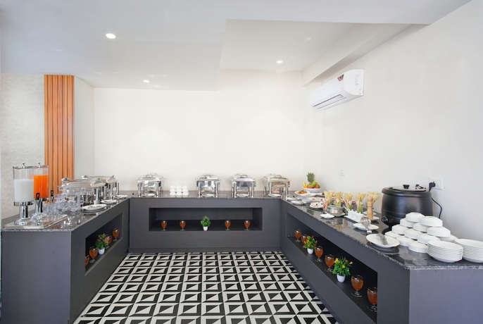 Imagen del bar/restaurante del Hotel Rishivans and Wellness. Foto 5