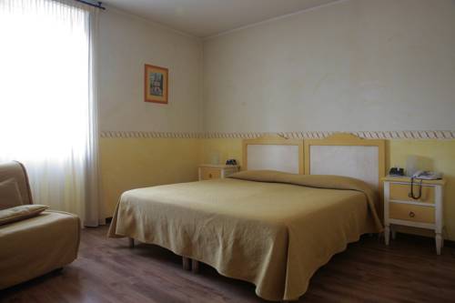 Imagen de la habitación del Hotel Risi. Foto 5