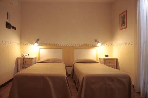 Imagen de la habitación del Hotel Risi. Foto 6