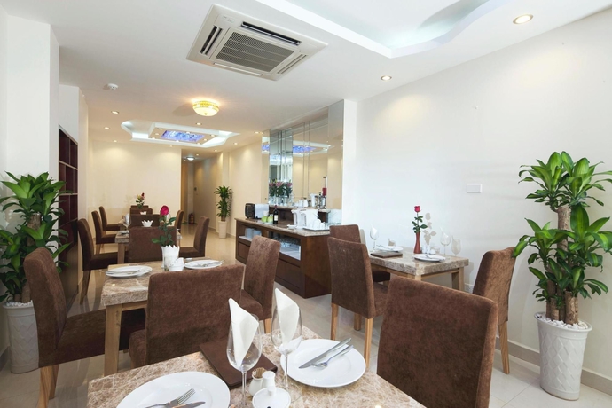 Imagen del bar/restaurante del Hotel Rising Dragon Legend. Foto 2