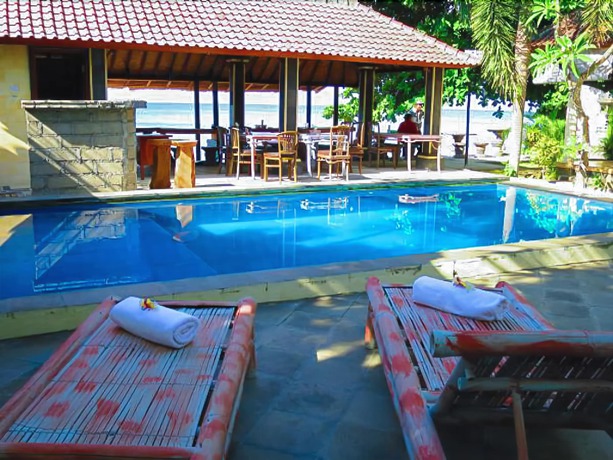Imagen de la piscina del Hotel Rising Star Beach Resort Amed. Foto 20