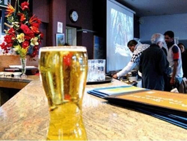 Imagen del bar/restaurante del Hotel Rising Sun Hotel. Foto 7