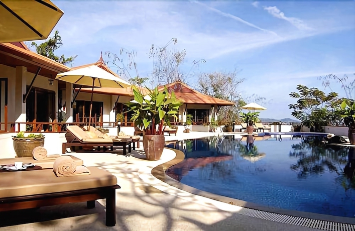 Imagen de la piscina del Hotel Rising Sun Residence. Foto 14