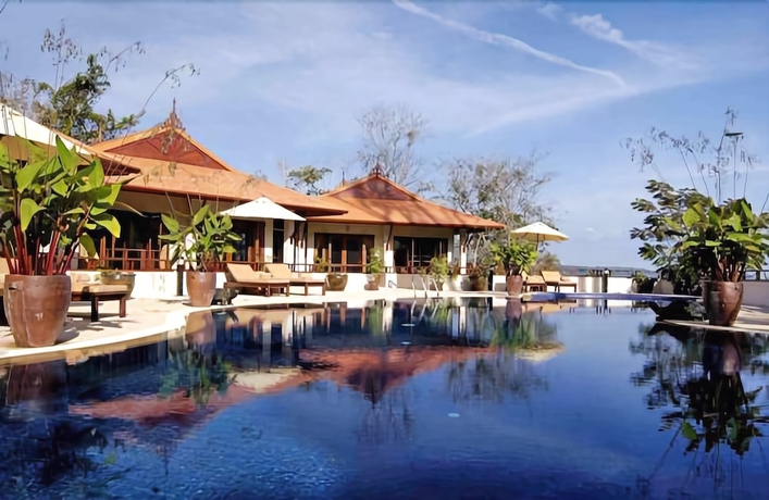 Imagen de la piscina del Hotel Rising Sun Residence. Foto 15