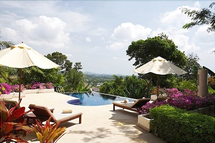 Imagen de la piscina del Hotel Rising Sun Residence. Foto 16
