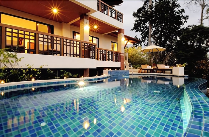 Imagen de la piscina del Hotel Rising Sun Residence. Foto 18