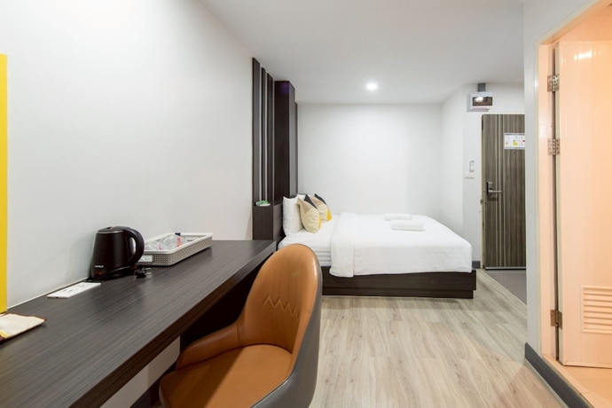 Imagen de la habitación del Hotel Riski Residence Bangbuathong. Foto 4