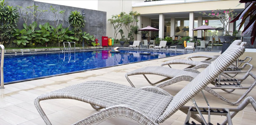 Imagen de la piscina del Hotel Riss Hotel Malioboro. Foto 18