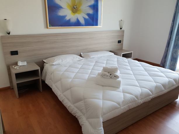 Imagen de la habitación del Hotel RistAirport. Foto 3