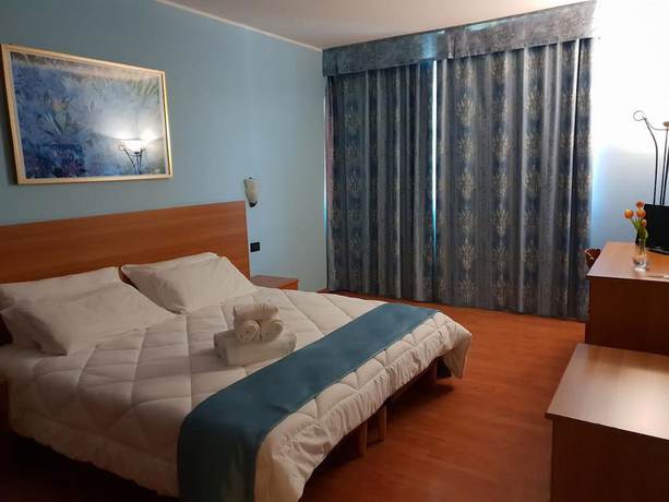 Imagen de la habitación del Hotel RistAirport. Foto 4