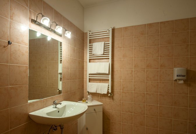 Imagen de la habitación del Hotel RistAirport. Foto 13