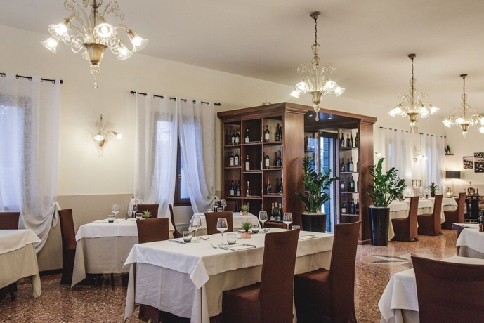Imagen del bar/restaurante del Hotel Ristorante Alla Villa Fini. Foto 3