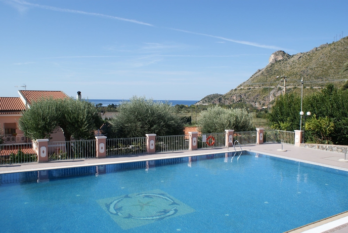 Imagen de la piscina del Hotel Ristorante Borgo La Tana. Foto 15