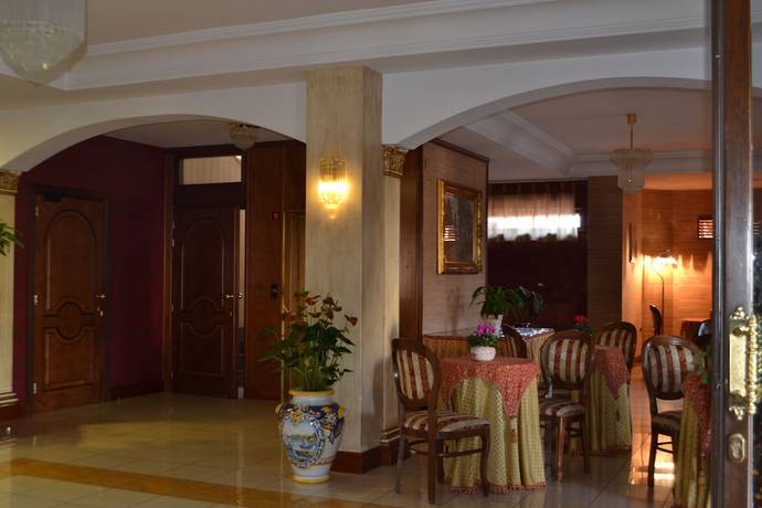 Imagen de los interiores del Hotel Ristorante Donato. Foto 19