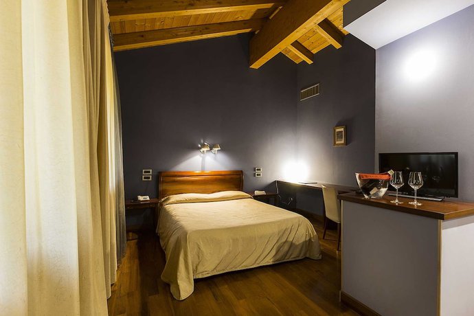 Imagen de la habitación del Hotel Ristorante Due Platani. Foto 11