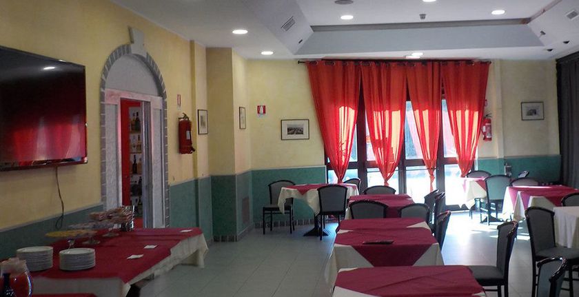 Imagen del bar/restaurante del Hotel Ristorante Euromotel Bari. Foto 2
