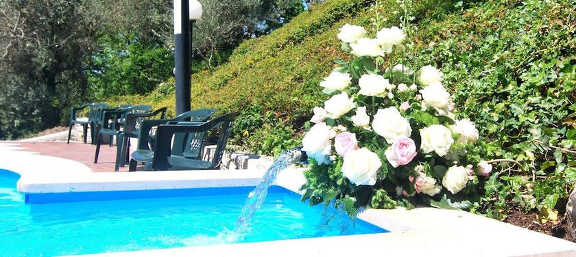 Imagen de la piscina del Hotel Ristorante L\'Ulivo. Foto 19