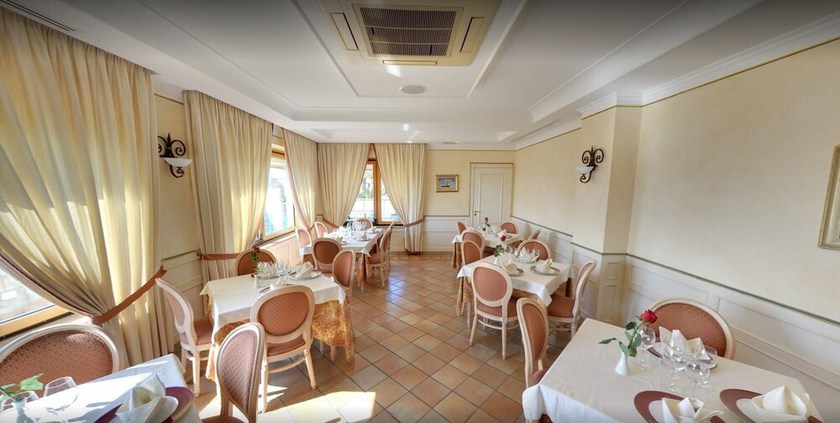 Imagen del bar/restaurante del Hotel Ristorante La Lampara. Foto 6