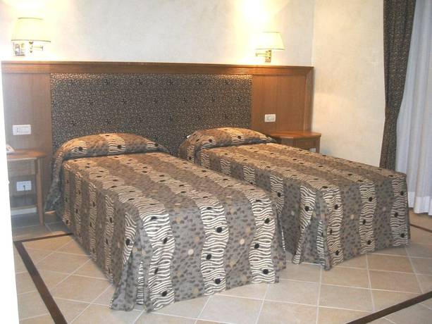 Imagen de la habitación del Hotel Ristorante La Lampara. Foto 11