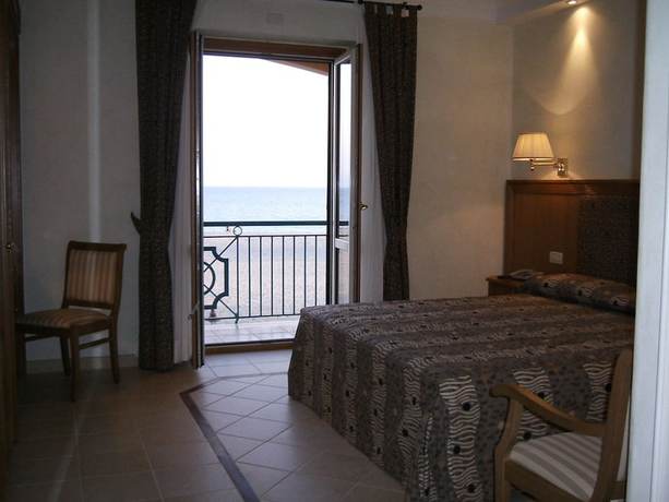 Imagen de la habitación del Hotel Ristorante La Lampara. Foto 13