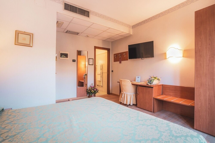 Imagen de la habitación del Hotel Ristorante La Lanterna, Castelnuovo di Garfagnana. Foto 4
