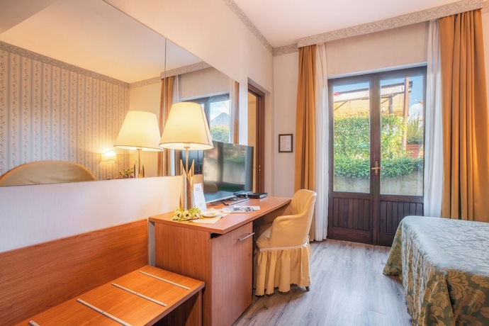 Imagen de la habitación del Hotel Ristorante La Lanterna, Castelnuovo di Garfagnana. Foto 5