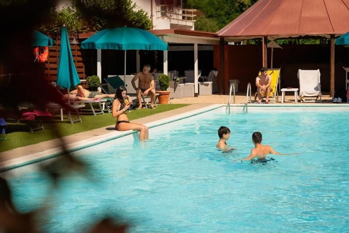 Imagen de la piscina del Hotel Ristorante La Lanterna, Castelnuovo di Garfagnana. Foto 16