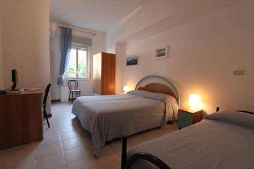 Imagen de la habitación del Hotel Ristorante La Scogliera, Gliaca di Piraino. Foto 12