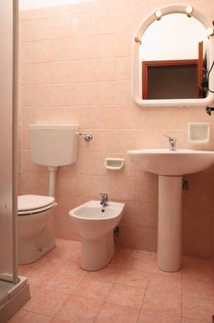 Imagen de la habitación del Hotel Ristorante La Scogliera, Gliaca di Piraino. Foto 15