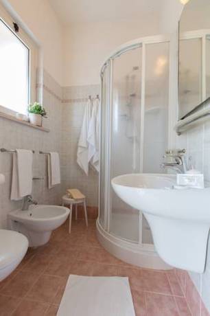 Imagen de la habitación del Hotel Ristorante Lucia. Foto 6