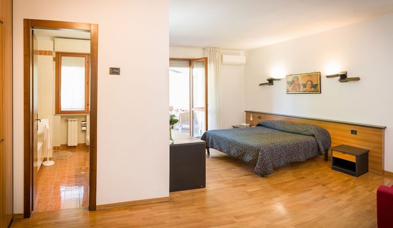 Imagen de la habitación del Hotel Ristorante Milano. Foto 10