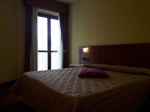 Imagen de la habitación del Hotel Ristorante Miralago, Terni. Foto 2