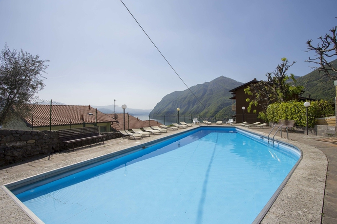 Imagen de la piscina del Hotel Ristorante Miranda. Foto 13