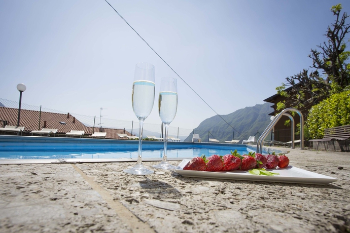 Imagen de la piscina del Hotel Ristorante Miranda. Foto 14