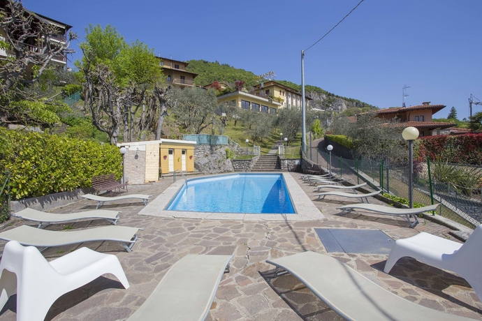 Imagen de la piscina del Hotel Ristorante Miranda. Foto 15