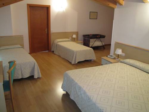 Imagen de la habitación del Hotel Ristorante Scaran&ograve;. Foto 3
