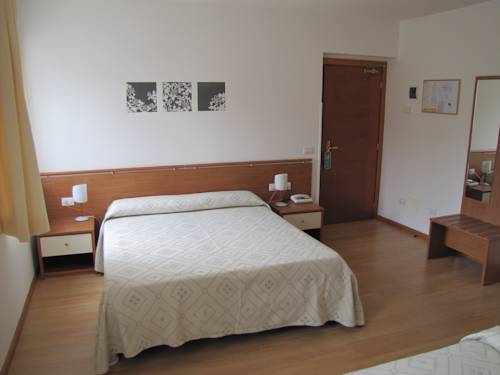 Imagen de la habitación del Hotel Ristorante Scaran&ograve;. Foto 12