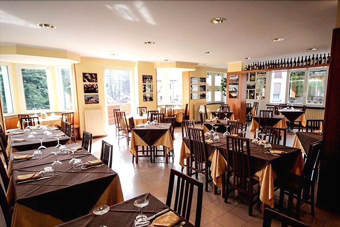 Imagen del bar/restaurante del Hotel Ristorante Sporting Club. Foto 2