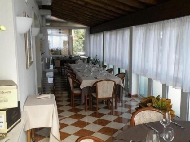 Imagen del bar/restaurante del Hotel Ristorante Villa Monica. Foto 4