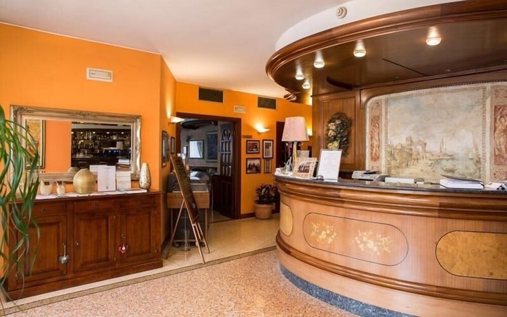 Imagen de los interiores del Hotel Ristorante Villa Monica. Foto 20