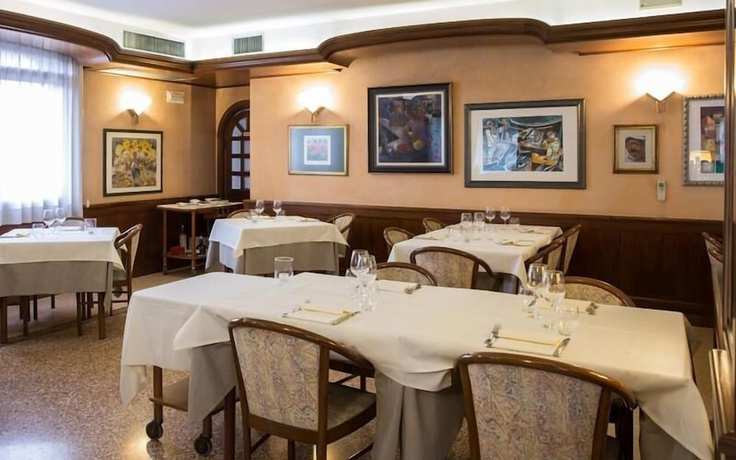 Imagen del bar/restaurante del Hotel Ristorante Villa Monica. Foto 7