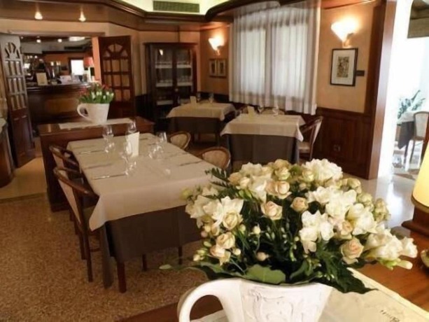 Imagen del bar/restaurante del Hotel Ristorante Villa Monica. Foto 9