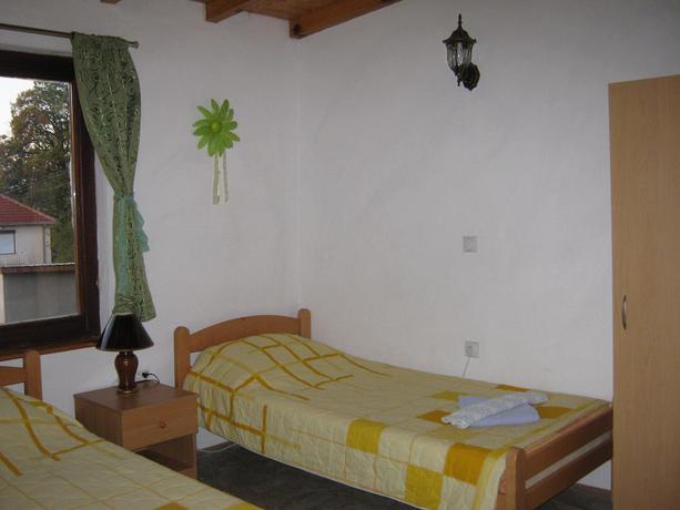 Imagen de la habitación del Hotel Risto's Guest House. Foto 7