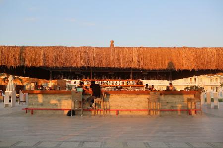 Imagen de la piscina del Hotel Risus Beach Resort. Foto 8