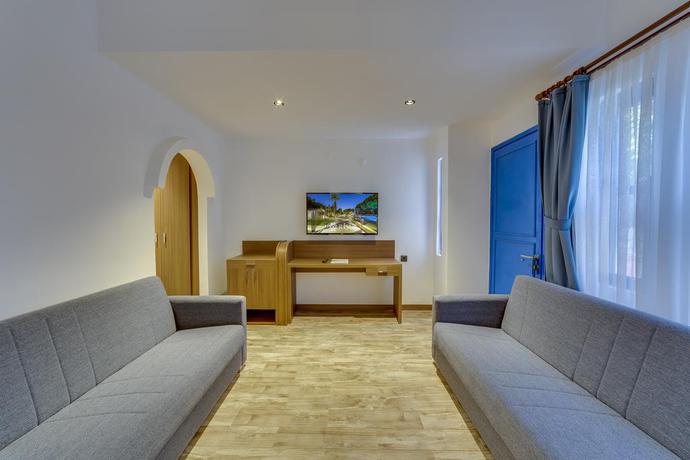 Imagen de la habitación del Hotel Risus Garden Marina. Foto 4