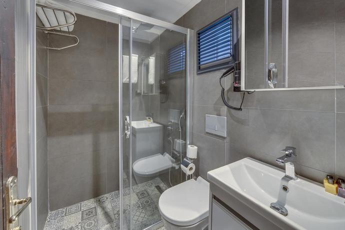 Imagen de la habitación del Hotel Risus Garden Marina. Foto 8