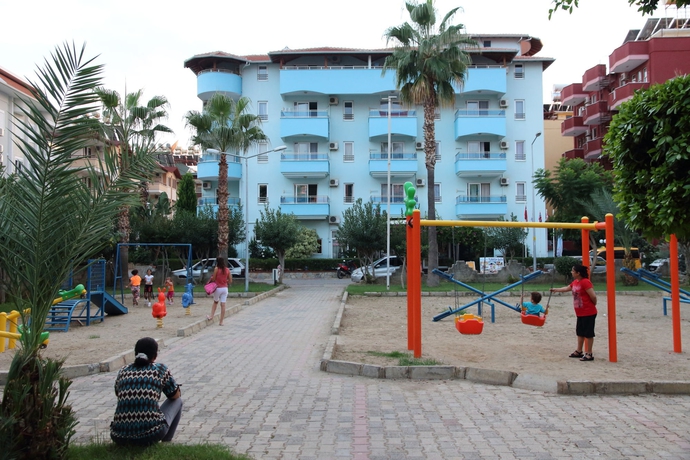 Imagen de los exteriores del Hotel Risus Suit. Foto 8