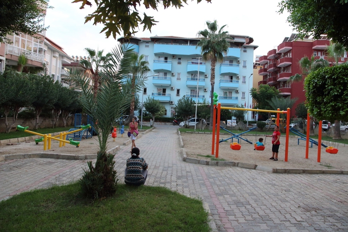 Imagen de los exteriores del Hotel Risus Suit. Foto 9