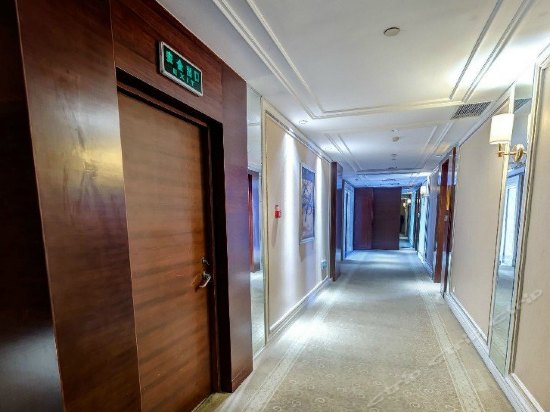 Imagen de los interiores del Hotel Ritan International Hotel. Foto 3